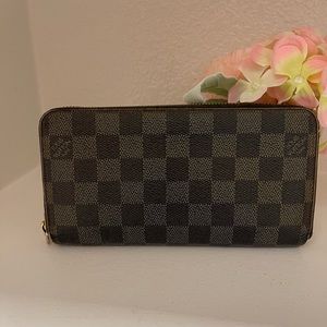 Louis Vuitton Authentic Damier zipper wallet .